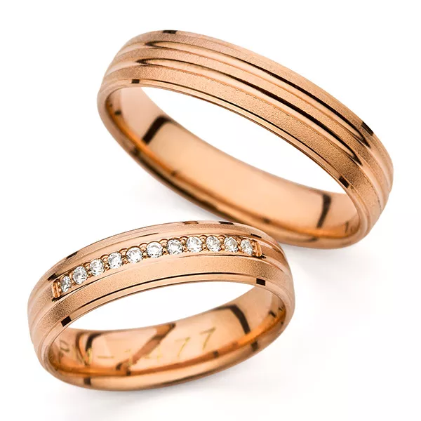 snubní prsteny z růžového zlata s diamanty
